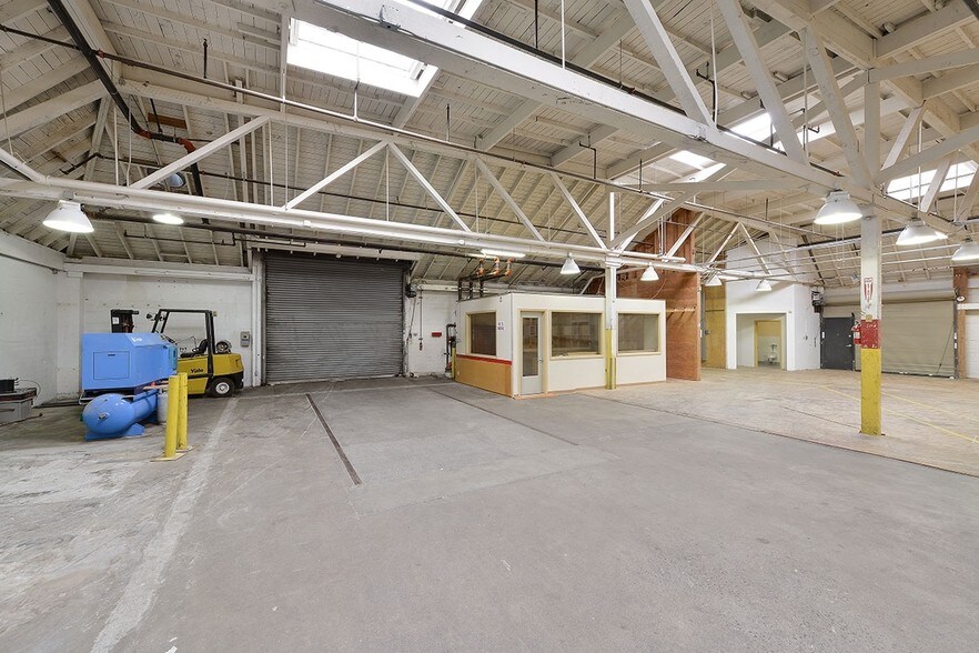 More Photos Of 2525 Phelps St, San Francisco Warehouse For Lease