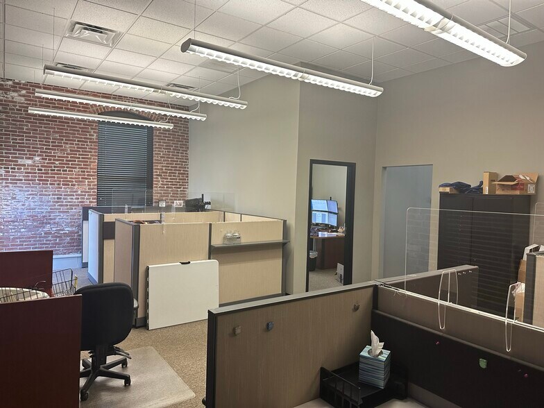 More Photos Of 290 Missouri Ave, Clarksville Office For Lease