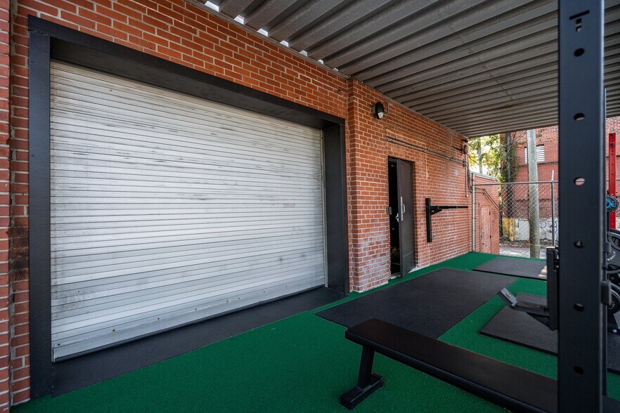 More Photos Of 1108 Princess St, Wilmington Storefront For Sale