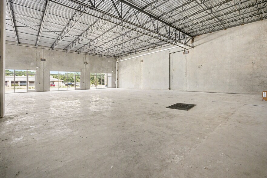 More Photos Of 3520 E Walnut St, Pearland General Retail For Lease