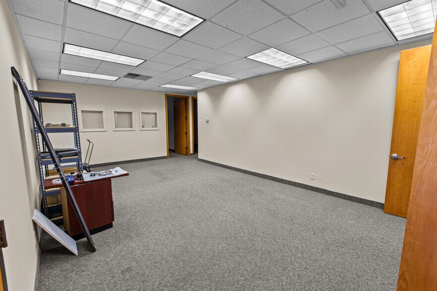 More Photos Of 901 Waterfall Way, Richardson Office For Sale