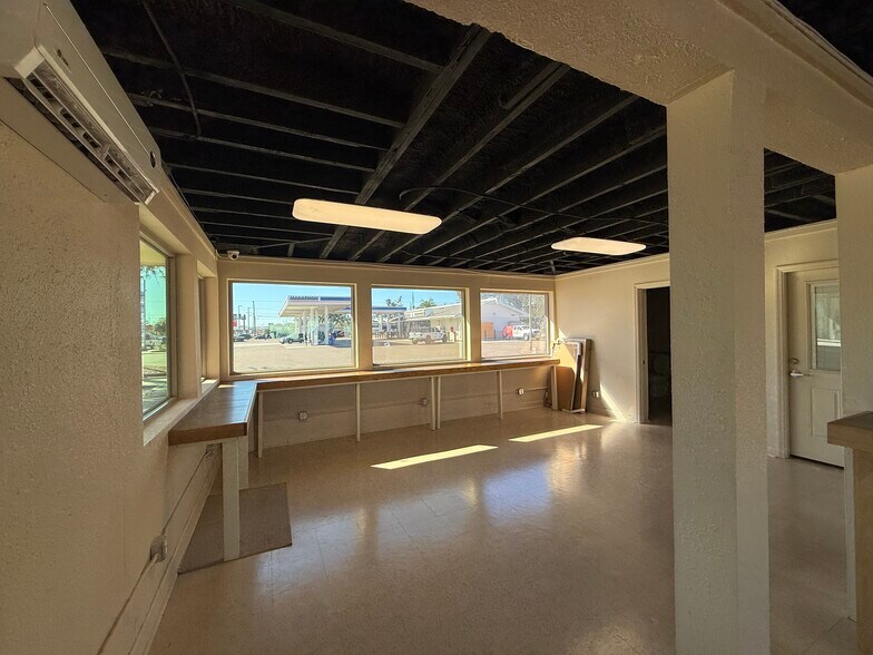 More Photos Of 1002 E Hillsborough Ave, Tampa Storefront For Sale