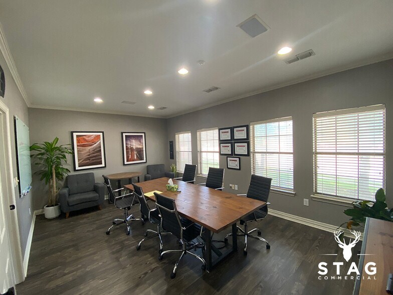 More Photos Of 2508-2516 Lillian Miller Pky, Denton Office For Lease