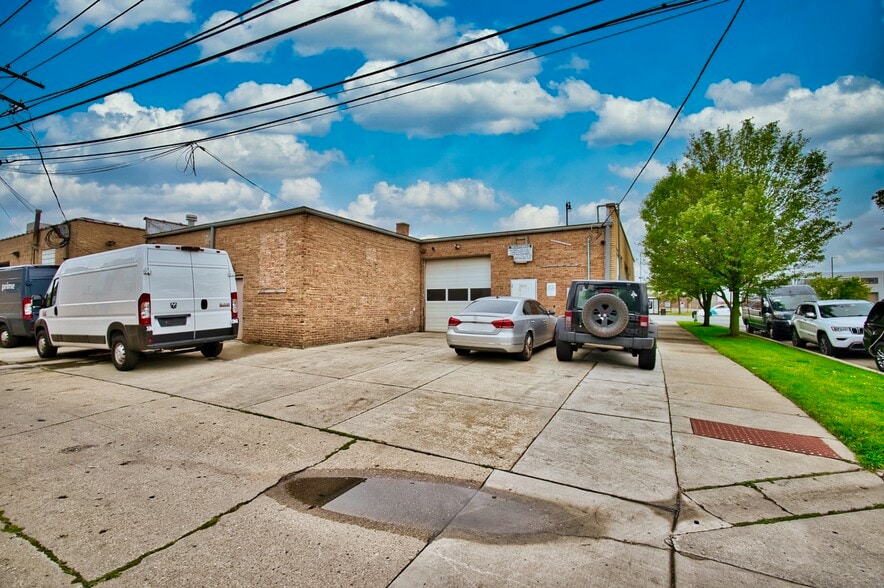 More Photos Of 3650-3656, Skokie Warehouse For Sale