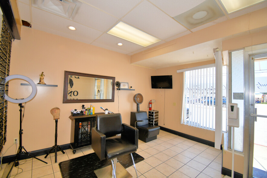 More Photos Of 128 E Orange Ave, Lake Wales General Retail For Sale