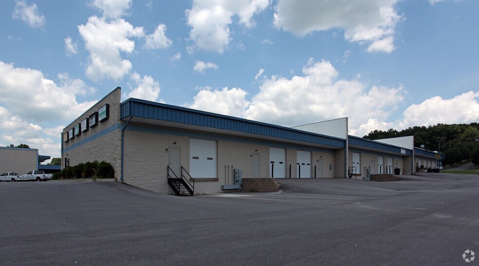 Primary Photo Of 272 Hickory St, Mount Airy Self Storage For Lease