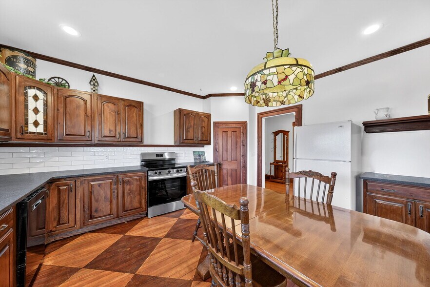 More Photos Of 1011 Market St, Hermann General Retail For Sale