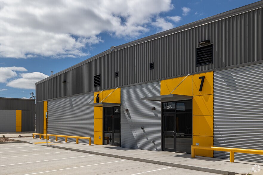 More Photos Of 4600 Regions Park Dr, Fort Smith Flex For Lease