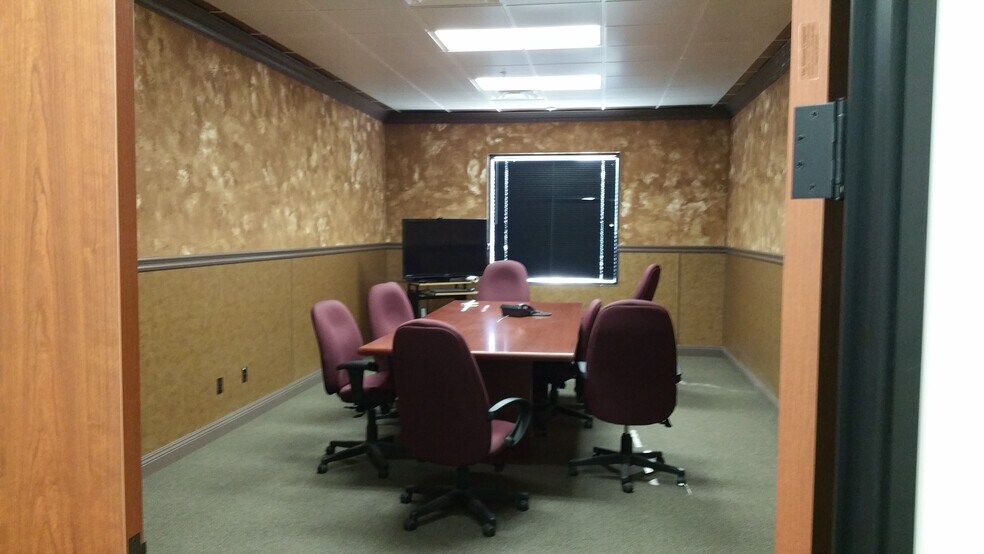 More Photos Of 3401 N Sillect Ave, Bakersfield Distribution For Lease