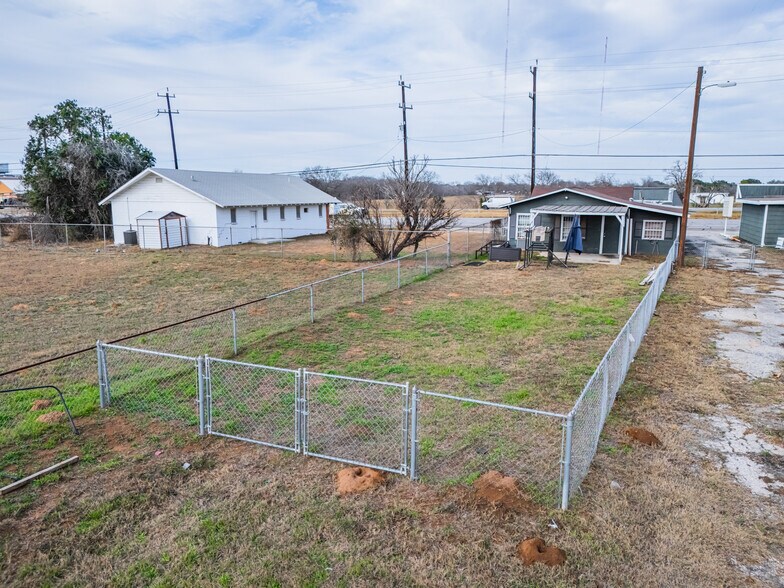 More Photos Of 7036 US Highway 87, San Antonio General Retail For Lease