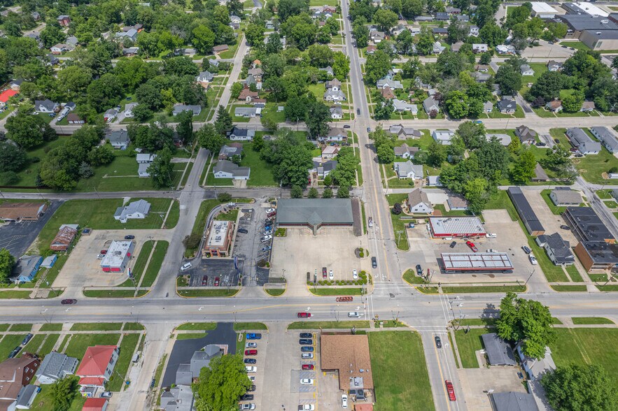 More Photos Of 912 E Main St, Olney General Retail For Lease