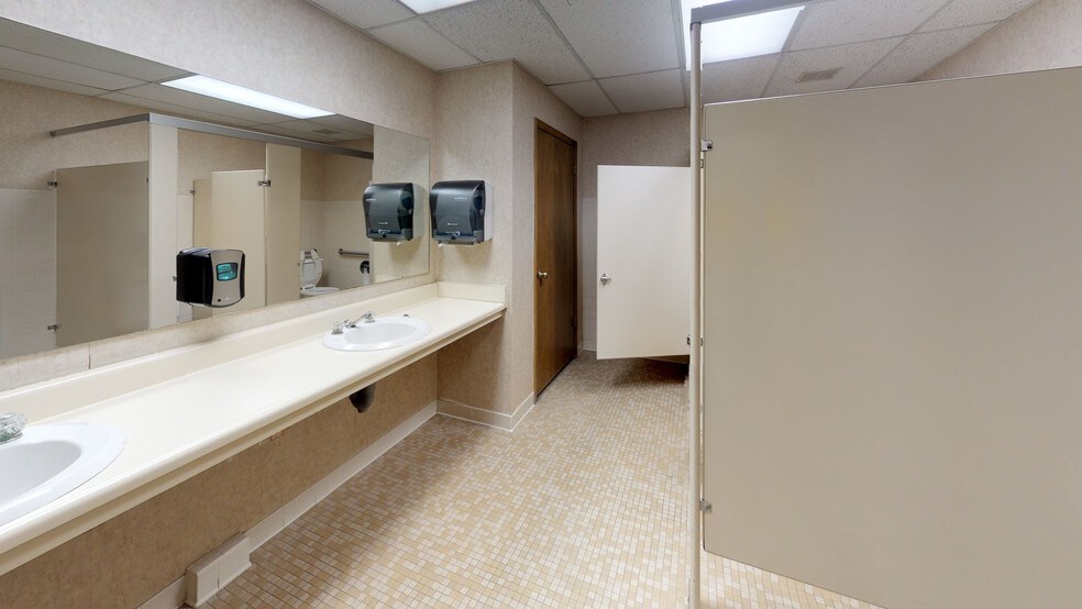 More Photos Of 1919 N Amidon St, Wichita Office For Lease