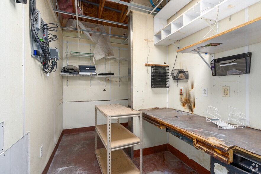 More Photos Of 3241 Horizon Dr, Springfield Restaurant For Sale