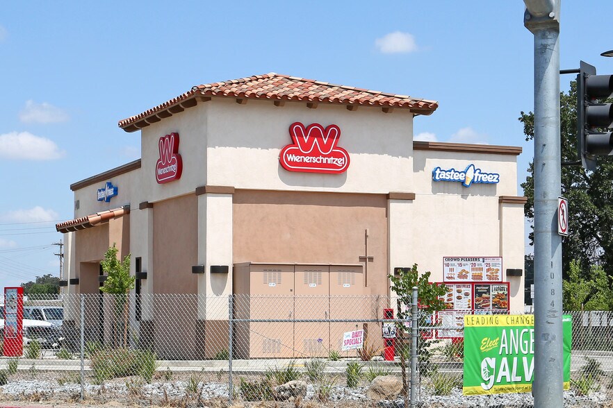 More Photos Of 1400 E Noble Ave, Visalia Fast Food For Sale
