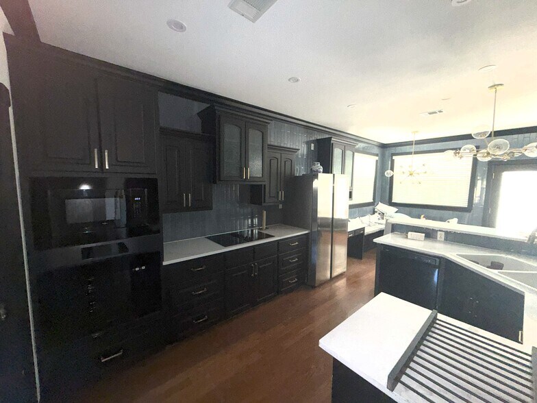 More Photos Of 609 E Main St, Round Rock Office For Lease