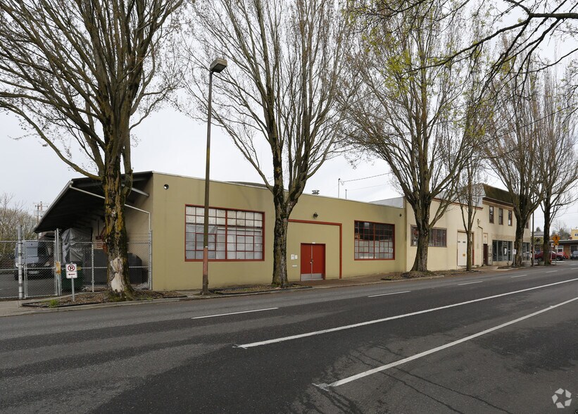 More Photos Of 2225-2249 N Williams Ave, Portland Warehouse For Lease