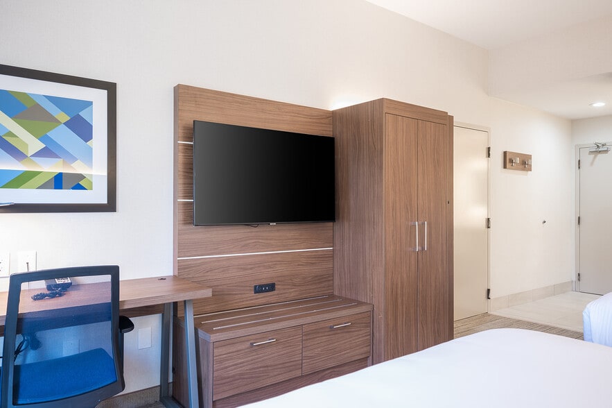 More Photos Of 775 N Oak Park Blvd, Grover Beach Hotel For Sale
