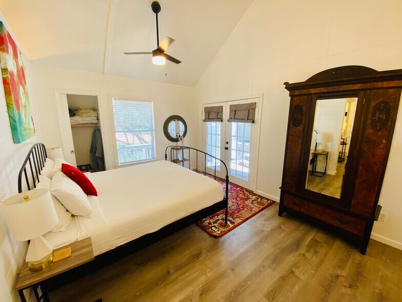 More Photos Of 104 Scudder Ln, Wimberley Hotel For Sale