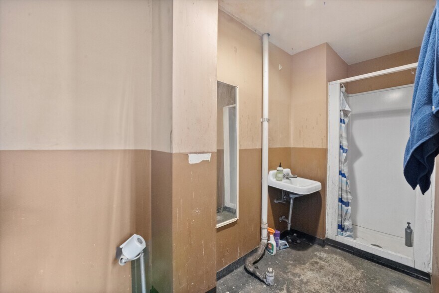 More Photos Of 2447 S Pulaski Ave, Chicago Warehouse For Sale