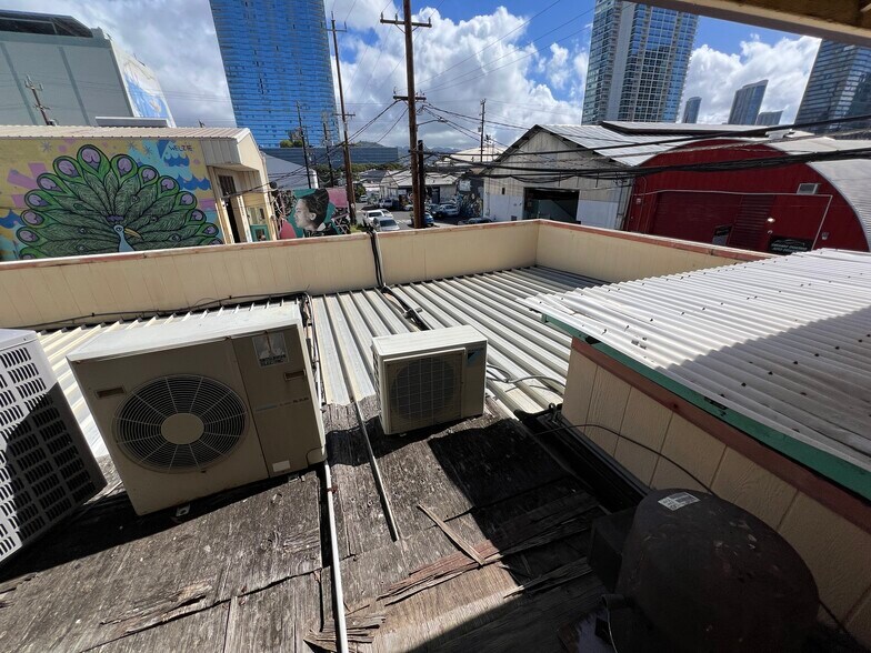 More Photos Of 894 Queen St, Honolulu Storefront Retail Office For Lease
