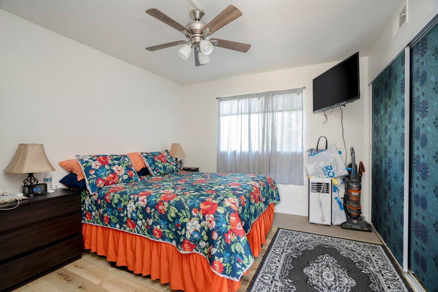 More Photos Of 6924 Woodman Ave, Van Nuys Apartments For Sale