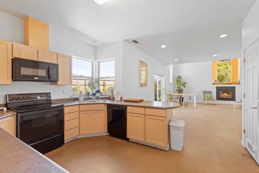 More Photos Of 621-629 A St, Ashland Storefront Retail Residential For Sale