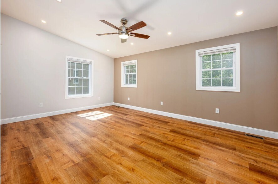 More Photos Of 361A Dover Rd, Chichester Specialty For Sale