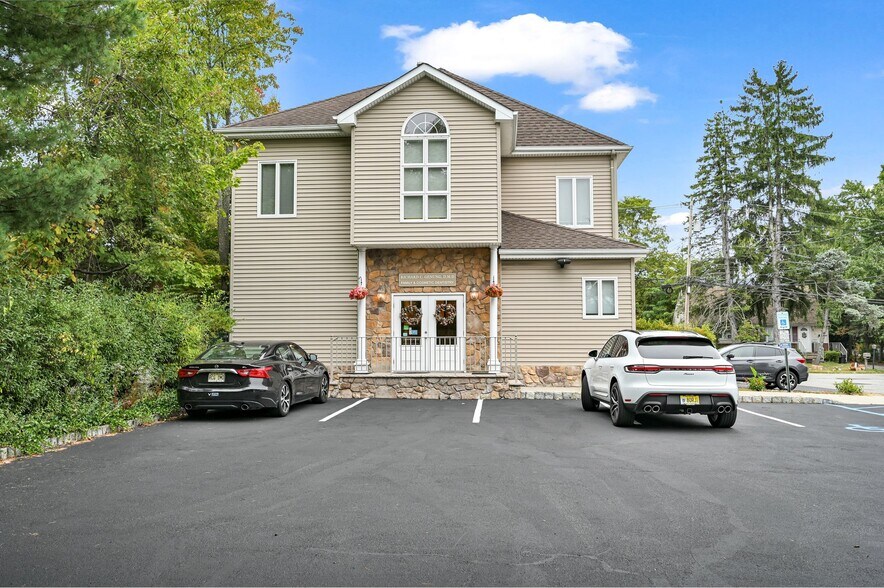 More Photos Of 21 Orchard St, Denville Medical For Lease