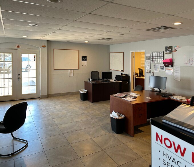 More Photos Of 3255 E Washington St, Phoenix Manufacturing For Lease