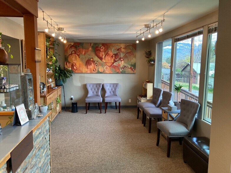 More Photos Of 993 Siskiyou Blvd, Ashland Office For Sale