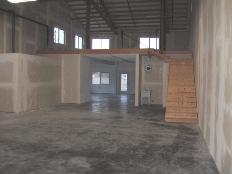More Photos Of 2693 Delta Ring Rd, Ferndale Warehouse For Lease