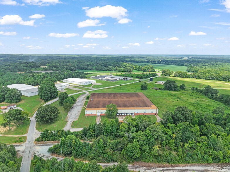 More Photos Of 479 Swanson Dr, Dresden Manufacturing For Lease