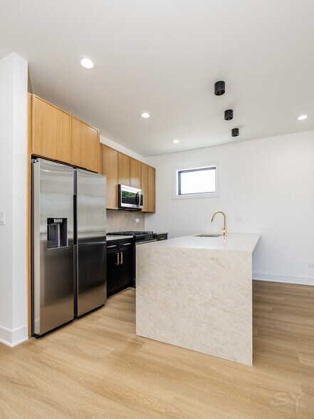 More Photos Of 3018 Polk st, Chicago Apartments For Sale