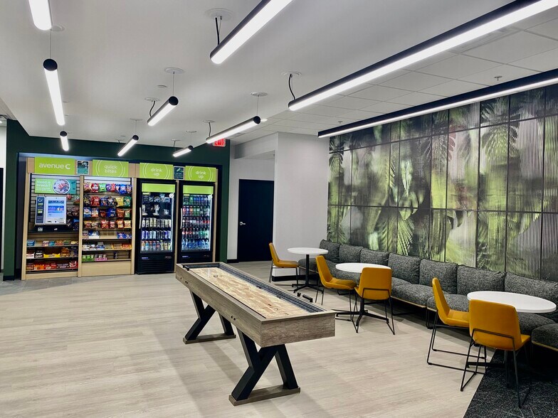 More Photos Of 9045 River Rd, Indianapolis Office Residential For Lease