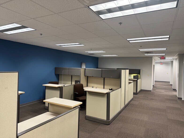 More Photos Of 6921 Pistol Range Rd, Tampa Office For Sale