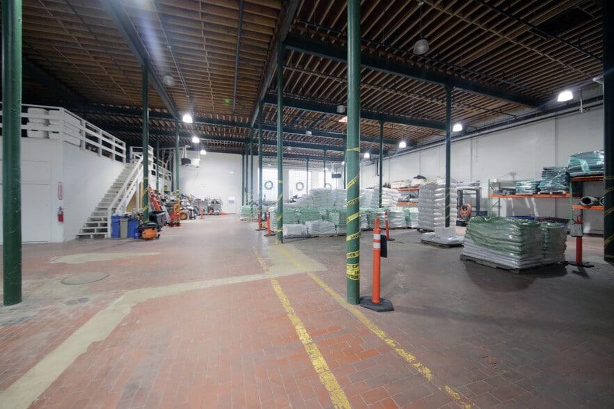 More Photos Of 4127 S State St, Chicago Manufacturing For Sale