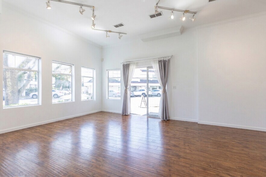 More Photos Of 12185 Beecher St, Surrey Storefront For Sale