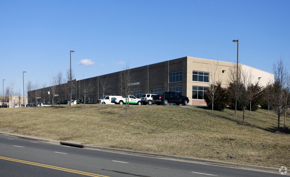 More Photos Of 12061-12109 Cadet Ct, Manassas Research And Development For Lease