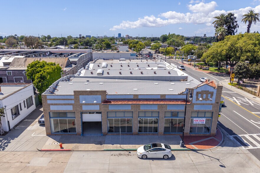 More Photos Of 402 W Chapman Ave, Orange Storefront For Lease
