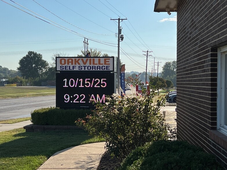 Primary Photo Of 4888 Baumgartner Rd, Mehlville Warehouse For Lease