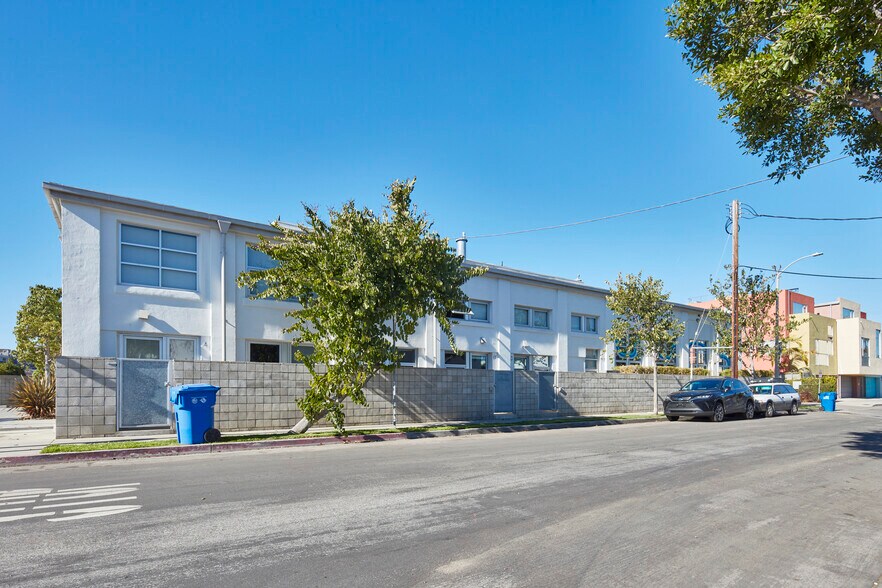 More Photos Of 2100 Abbot Kinney Blvd, Venice Office For Lease