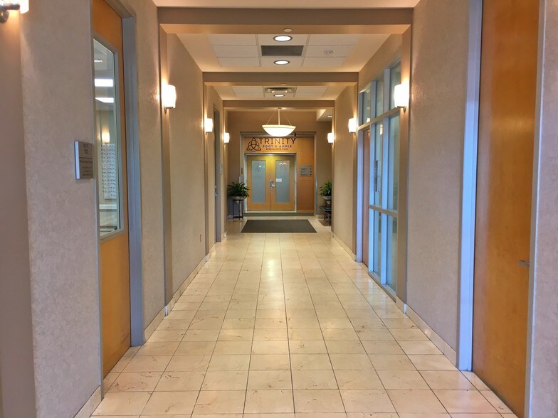 More Photos Of 5801 Oakbend Trl, Fort Worth Medical For Lease