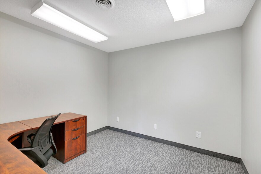 More Photos Of 6716 Heritage Business Ct, Chattanooga Office For Lease