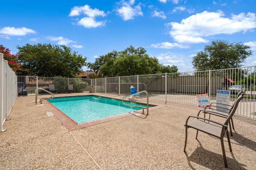More Photos Of 126 Kenley Pl, San Antonio Hotel For Sale