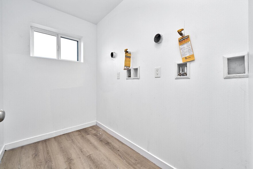 More Photos Of 550 W 47th St, Los Angeles Apartments For Sale