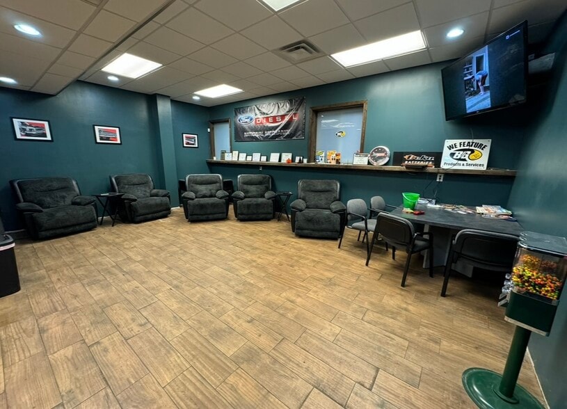 More Photos Of 201 S Mill St, South Lyon Manufacturing For Sale