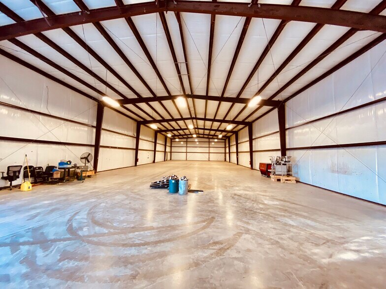 More Photos Of 15064 University Dr, Forney Warehouse For Lease