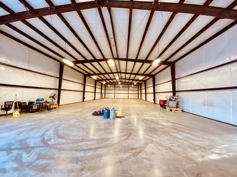 More Photos Of 15064 University Dr, Forney Warehouse For Lease