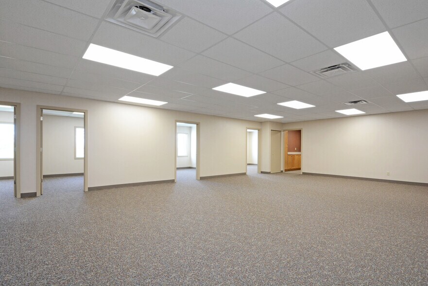 More Photos Of 10800 Lyndale Ave S, Bloomington Office For Lease