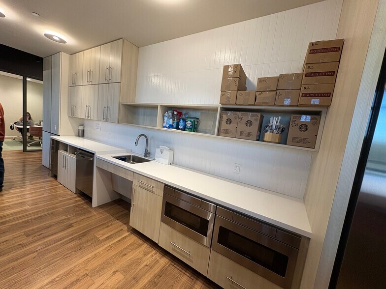 More Photos Of 3900 McCarty Ln, Lafayette Office For Sale